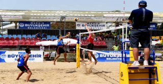Plaj Voleybolu Tüm Heyecanı İle Kız Kalesinde Başladı
