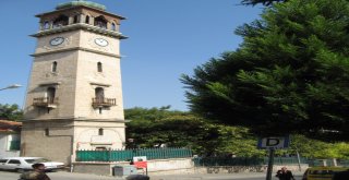 Balıkesir’in simgesi konumunda olan ve 191 yıldan bu yana çalışan “Koca Saat” adıyla bilinen Anafartalar Caddesi Kuva-yi Milliye Müzesi yanındaki saat kulesinin arızası Balıkesir Büyükşehir Belediyesi