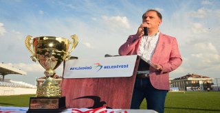 BEYLİKDÜZÜSPOR ŞAMPİYONLUK KUPASINI KALDIRDI