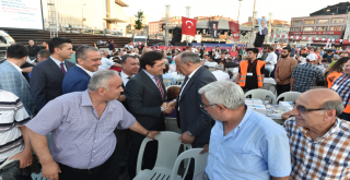 Zeytinburnu Meydanı'nda Dev İftar Sofrası!