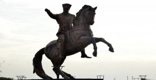 3 Ocak Atatürk Meydanı Açılıyor