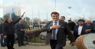 Başkan Dündar'a Belediye Personelinden Coşkulu Karşılama