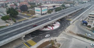 Balıkesir'de kentin en büyük köprülü kavşağı hizmete girdi.