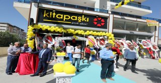 YALÇIN, KİTAPÇI DÜKKANINI HİZMETE AÇTI
