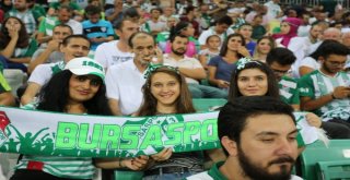 GÜRSULU KIZ ÖĞRENCİLERE FUTBOL SEVGİSİ