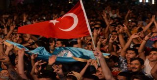 Mustafa Yıldızdoğan Ve Songül Karlı Tarsus'u Salladı