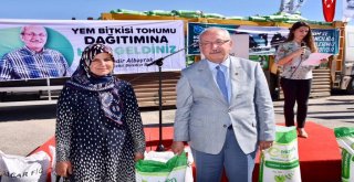 Tekirdağ Büyükşehir Belediyesi'nden Çiftçilere Yem Bitkisi Tohumu Desteği