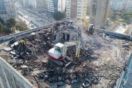 Büyükşehir, THK Binasının Yıkımına Başladı