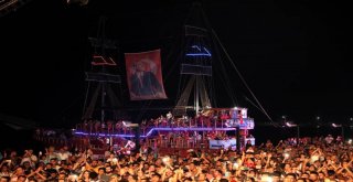 Sevcan Orhan, Halk Türkülerini Mersinliler İçin Söyledi
