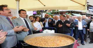 Başkan Dündar, Aşure Dağıttı