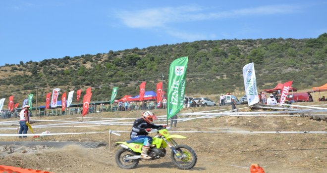 İZNİK ENDURO ŞAMPİYONLARI KUPALARINI ALDI