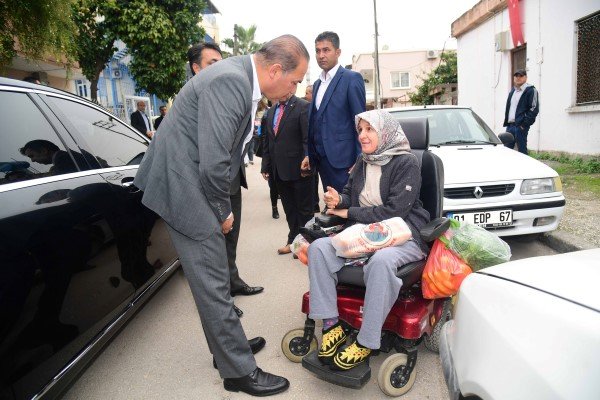 16 Engelli Bireye Başkan Sözlü’den Tekerlekli Sandalye  Başkan Sözlü: “İnsan Odaklı Çalışıyoruz”