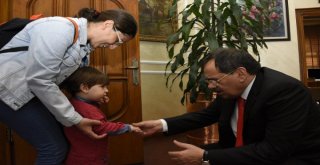 BİZ BİRLİKTE GÜÇLÜ BİR AİLEYİZ