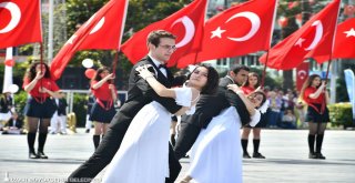 100. yıla yakışan coşku