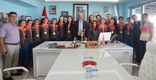 MUDANYA’NIN YILDIZLARINDAN BAŞKAN TÜRKYILMAZ’A ZİYARET