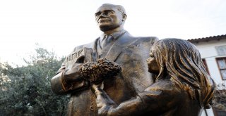 TİRİLYE ATATÜRK PARKI’NA YAKIŞIR ATATÜRK HEYKELİ
