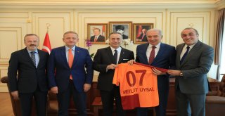 GALATASARAY KULÜBÜ BAŞKANINDAN BAŞKAN UYSAL'A ZİYARET