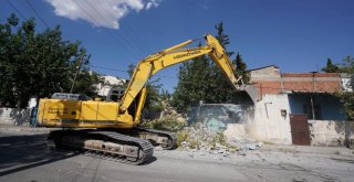 KENTSEL DÖNÜŞÜMDE İLK KEPÇE VURULDU