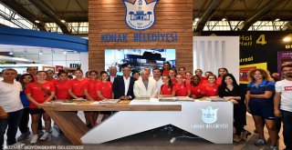 Başkan Soyer Fuar’da İzmir turu attı