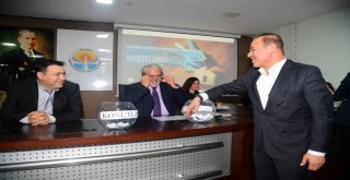 Adana'da Göl Mahallesi Hak Sahibleri Evlerine Kavuştu