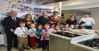 MİNİK ELLERİN PASTA MERAKI