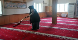 MUDANYA’DA CAMİLER BAYRAM’A HAZIR