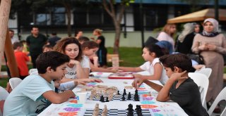 AYDIN DEMİR PARKI'NDA AKŞAM ÇAYI