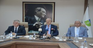 Balıkesir'de gerçekleştirilecek 'Uluslararası Türk Kültürü ve Medeniyeti Kongresi' tanıtım toplantısında konuşan Büyükşehir Belediye Başkanı Zekai Kafaoğlu 13,5 milyon metrekareyi kapsayan Türk coğraf