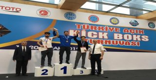 BÜYÜKŞEHİR'İN MİLLİ SPORCULARI KICK BOKS'TA TARİH YAZDI