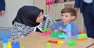 Balıkesir Büyükşehir Belediye Başkanı Zekai Kafaoğlu'nun eşi Didar Kafaoğlu 2018-2019 Eğitim-Öğretim döneminin başlamasıyla birlikte kendisinin de mezun olduğu Kayabey Şehit Ferruh Kulaoğlu Ortaokulu'