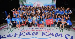 Öğrenciler Kefken'de Tatilin Keyfini Çıkartıyor