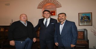 Dünya Şampiyonu Veteran Güreşçiden Dündar'a Ziyaret
