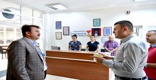 BAŞKAN ERKOÇ’TAN KÜTÜPHANE ZİYARETİ