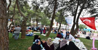 SALİH SOLMAN PARKI’NDA AKŞAM ÇAYI