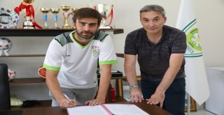 Büyükşehir'de Zafer Sezer Alp İle Sözleşme Yenilendi
