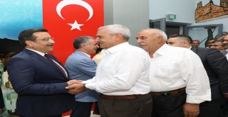 Başkan Atilla vatandaşlarla bayramlaştı