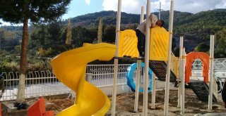 Büyükşehir, Eğitime Yardımı Esirgemiyor