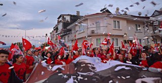 BULUTSUZLUK ÖZLEMİ BARIŞ İÇİN SAHNE ALDI