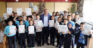 ATATÜRK'E MEKTUP YAZAN ÇOCUKLAR KİTAPLARINA KAVUŞTU