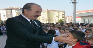 BAŞKAN TÜRKYILMAZ’DAN OKULLARA ATATÜRK KÖŞESİ ARMAĞANI!