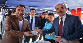 BAŞKAN HAYRİ TÜRKYILMAZ, ŞEHİTLERİMİZİN RUHU İÇİN AŞURE DAĞITTI!
