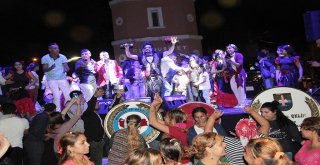 ROMAN GECESİ YOĞUN KATILIMLA GERÇEKLEŞTİ