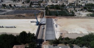 KARŞIYAKA KÖPRÜ İNŞAATI ÇALIŞMALARINDA SONA YAKLAŞILDI