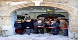 Köy okullarının halini fotoğraflar ile sergiledi