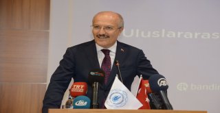 Bandırma 17 Eylül Üniversitesi'nin 2018 - 2019 Akademik Yılı'na başlaması dolayısıyla bir üniversitenin kampüsünde bir tören düzenlendi. Gençlik ve Spor Bakanı Mehmet Muharrem Kasapoğlu ve Balıkesir B