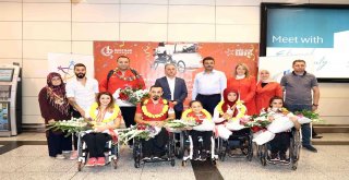 Almanya’dan 7 Madalyayla Dönen Altın Kızlar Coşkuyla Karşılandı