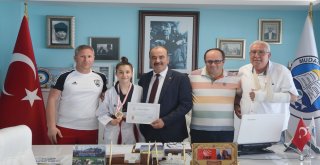 TÜRKİYE ŞAMPİYONU’NDAN BAŞKAN TÜRKYILMAZ’A ZİYARET