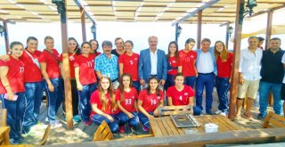 SULTANLARA YENİ SEZON ÖNCESİ KAHVALTILI MORAL