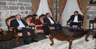 Başkan Atilla ve Bakan Kurum Sur’da incelemelerde bulundu