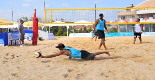 Plaj voleybolunun kalbi Nilüfer’de atıyor